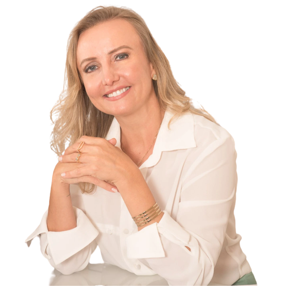 Dra. Dani Goe em atendimento na clínica de estética facial