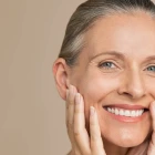 Resultado natural de preenchimento facial com ácido hialurônico Dra. Dani Goe Florianópolis